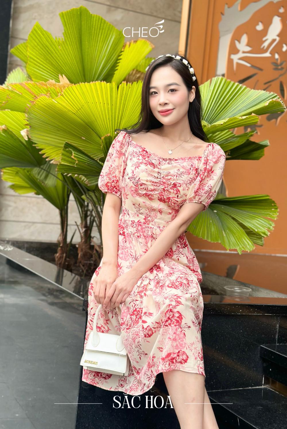Đầm nhún ngực hoa đỏ nền trắng