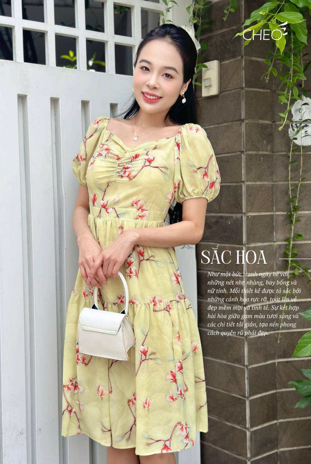 Đầm nhún ngực hoa đỏ nền xanh