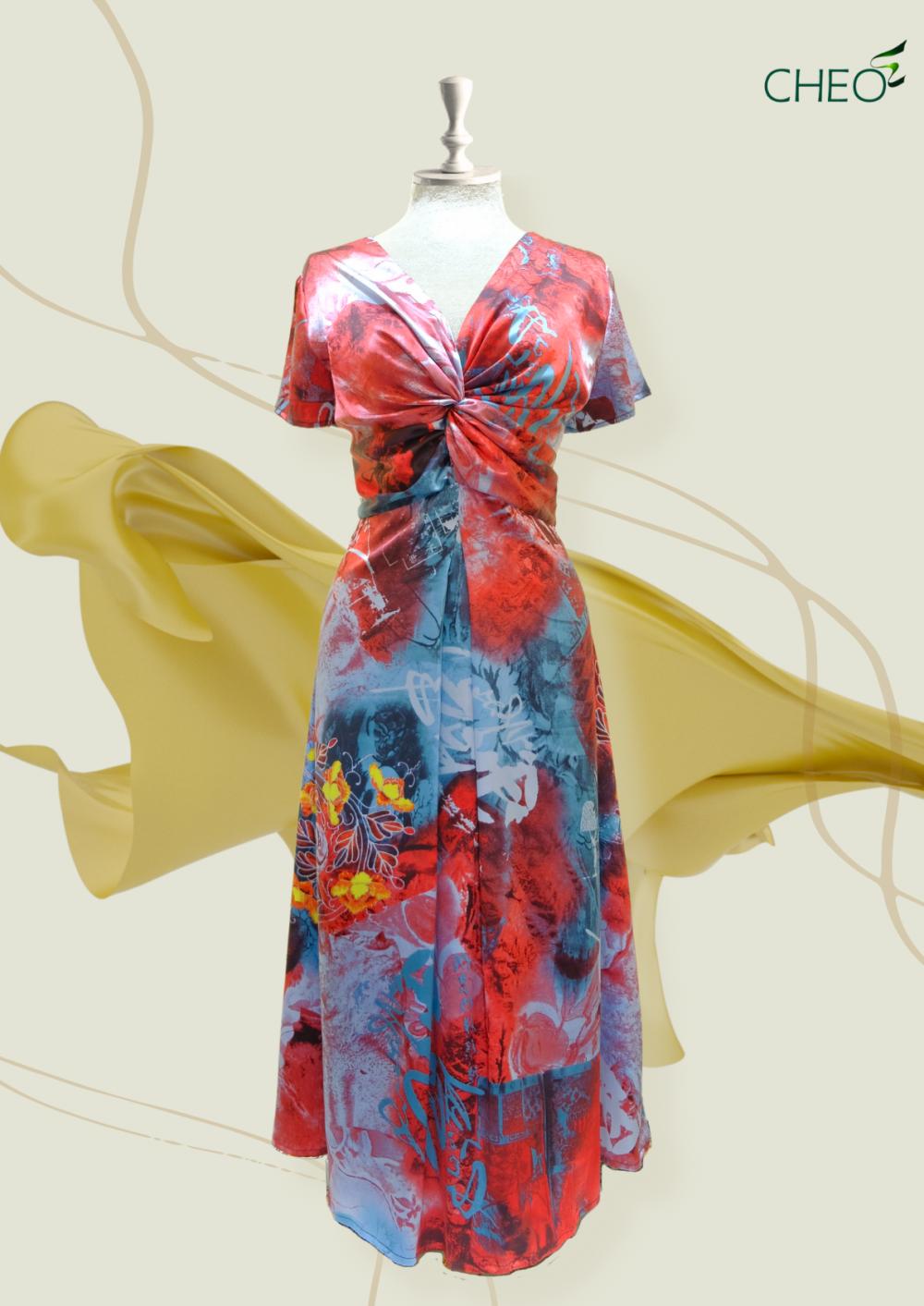 Đầm xoắn ngực lụa xanh hoa đỏ