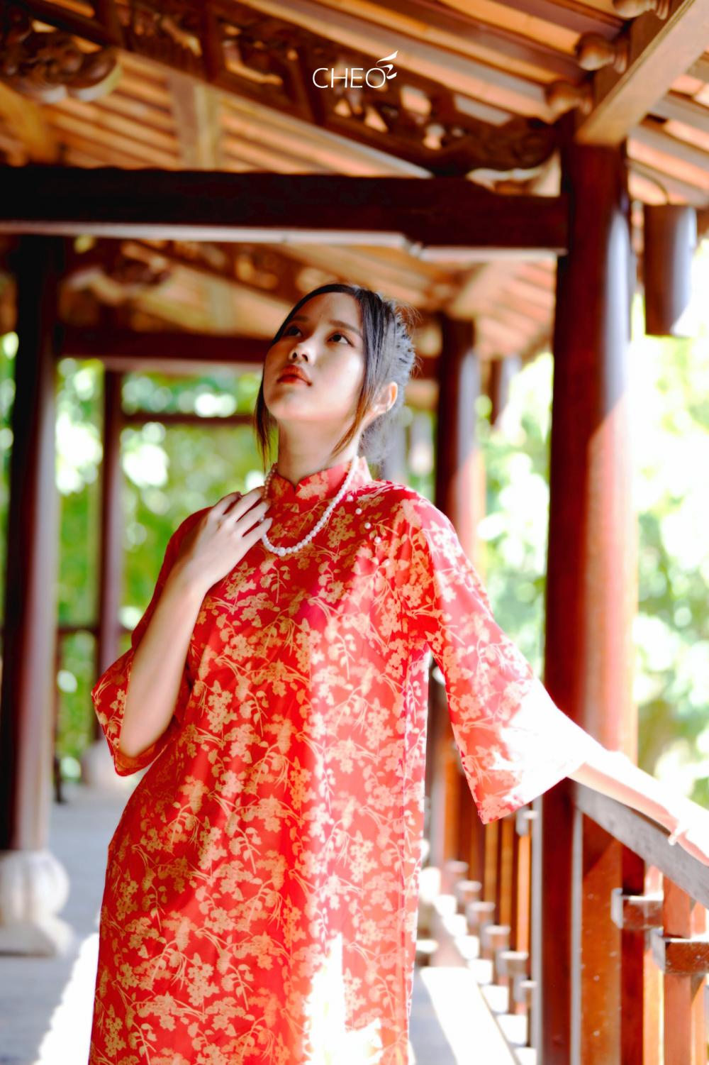 Áo dài Gấm Đỏ hoa vàng