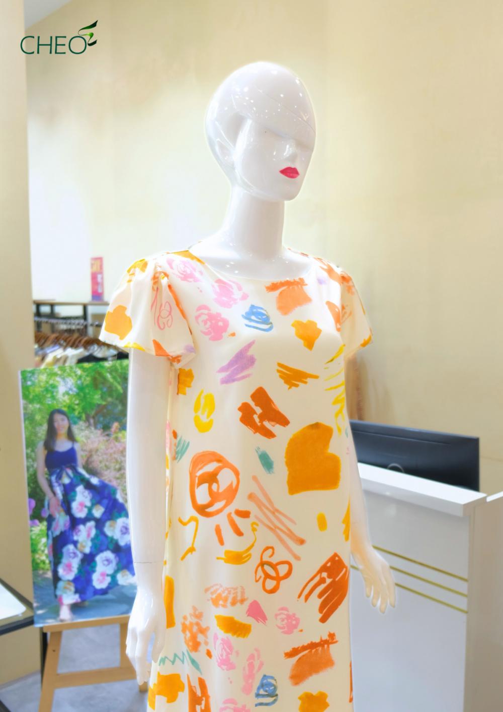 Đầm TẾT CỔ LỤA TRẮNG CAM
