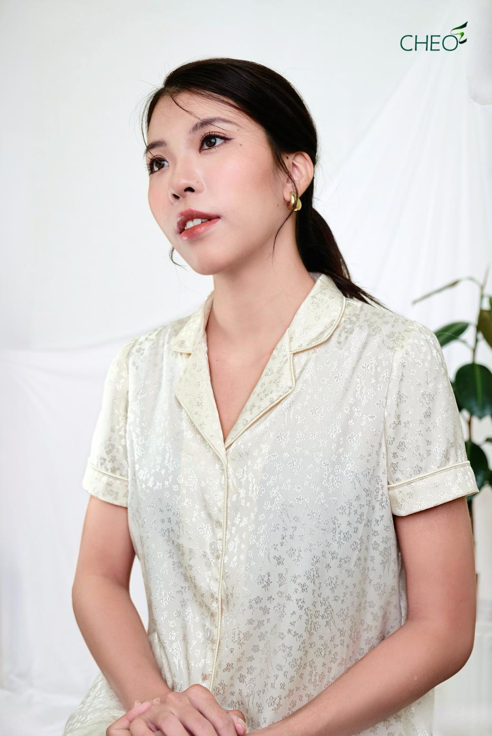 Bộ đồ ngủ Lụa Hoa trắng