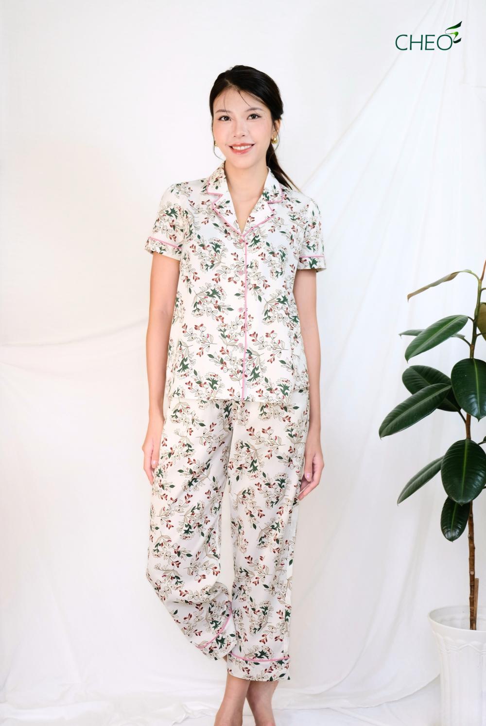 Bộ đồ ngủ Hoa nhí viền