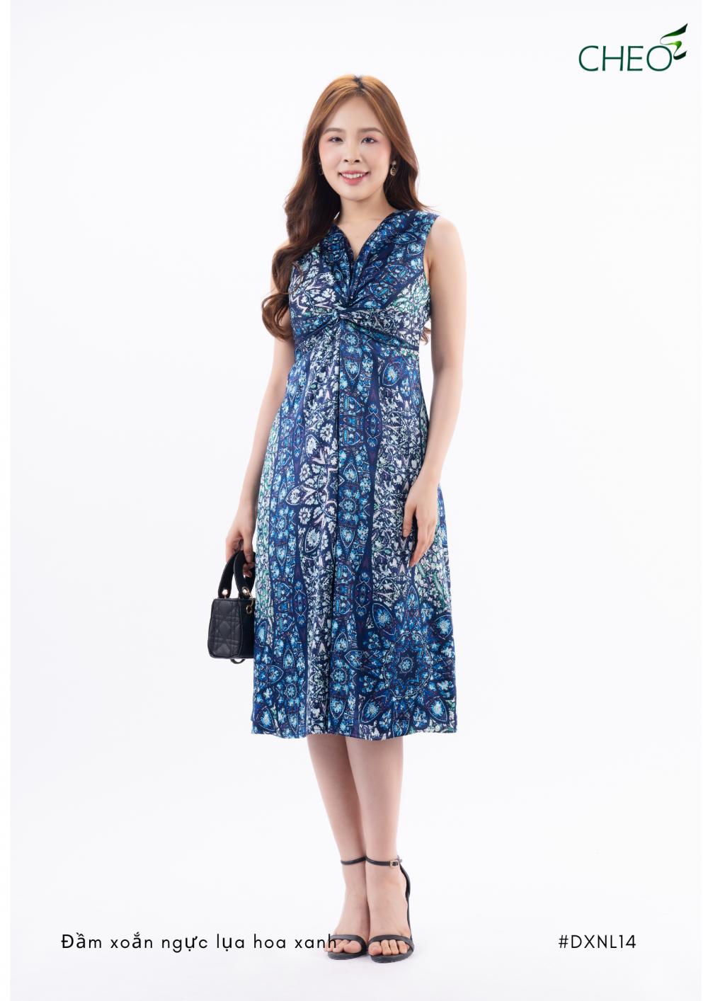 Đầm xoắn ngực lụa hoa xanh