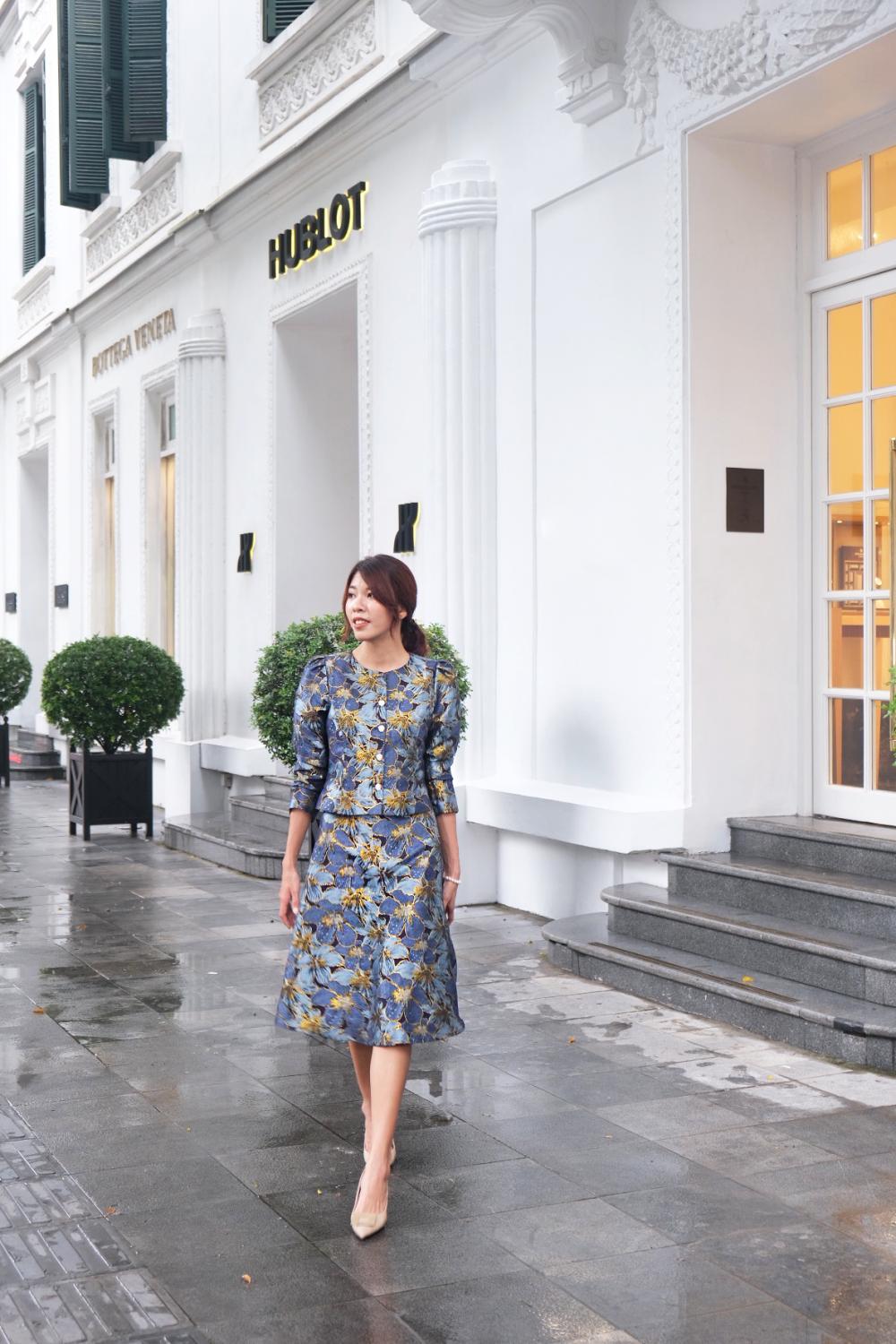 Váy Gấm Xanh Hoa Viền Vàng