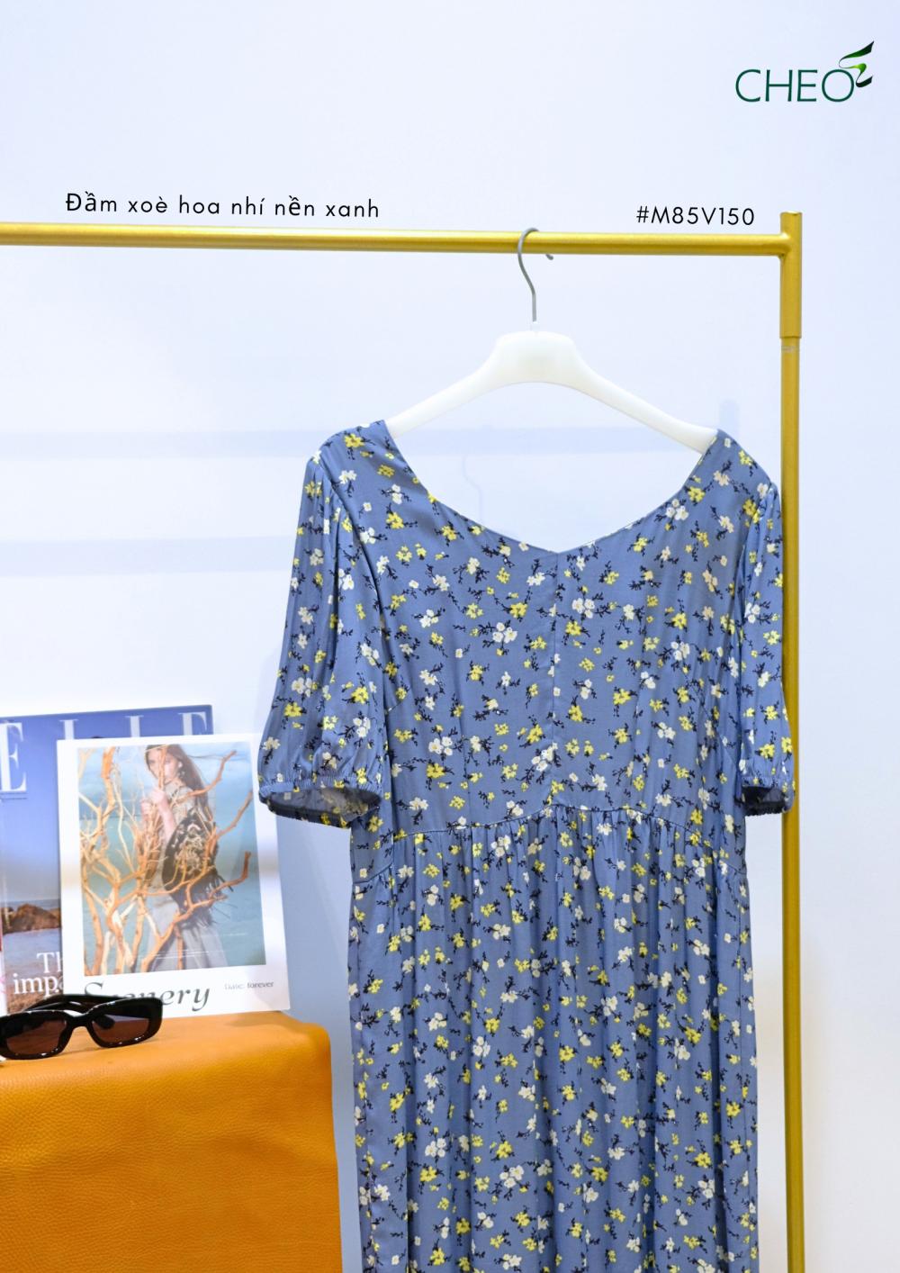 Đầm xoè hoa nhí nền xanh  
