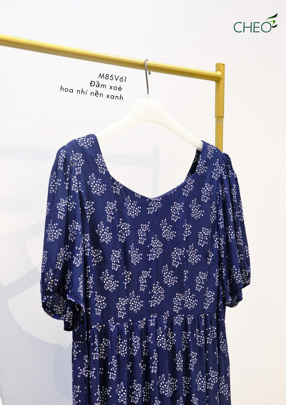 Đầm xoè hoa nhí nền xanh